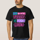 Wie heeft superhelden nodig die we oma hebben t-shirt (Voorkant)
