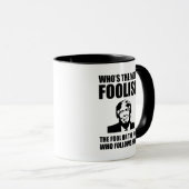 Wie is de meer gekleurde anti-trump mok (Voorkant rechts)