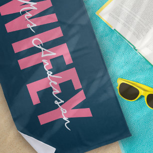 Wifey Blauwe Roze Monogram Schrift Strandlaken