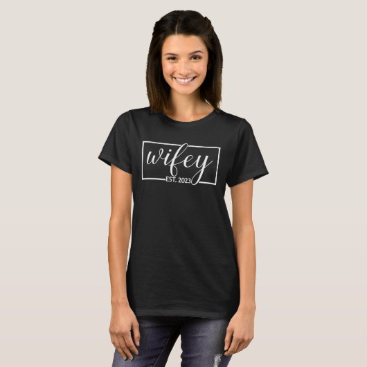 Wifey Est. 2023 Matching Hubby Married Honeymoon T T-shirt (Voorkant volledig)