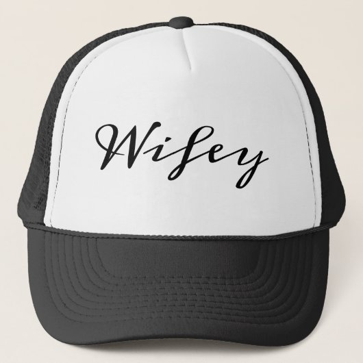 Wifey in Fancy lettertype Trucker Pet (Voorkant)