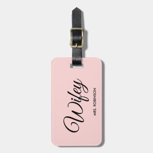 Wifey Pas getrouwd Modern Script Custom Monogram N Bagagelabel (Voorkant verticaal)