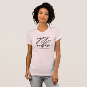 Wifey Vibes Blush Pink en Black met naam T-shirt (Voorkant volledig)