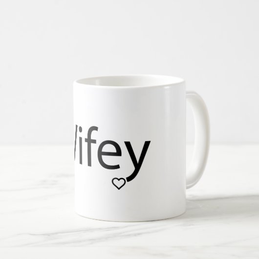 Wifey - Witte 11 oz klassieke Mok (Voorkant rechts)