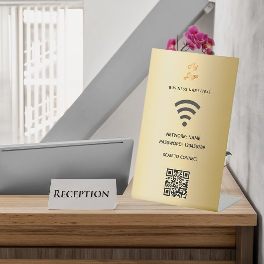 Wifi zakelijk logo qr-code scannen om te verbinden reclamebord met voetstuk