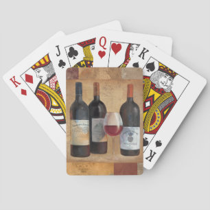 Wijnflessen met glas pokerkaarten