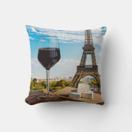 Wijnglas met brieskaas op Eiffeltoren Kussen
