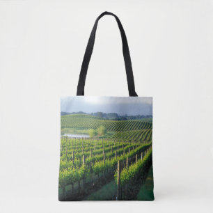 Wijnstokken in nette rijen in Californië's Napa Draagtas