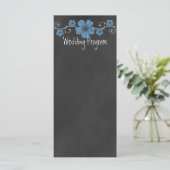 Wild Blue Rozen Chalkboard Wedding Program Kaart (Staand voorkant)