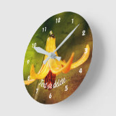 Wild Canada Lily met Insect Abstract Personalized Ronde Klok (Hoek)