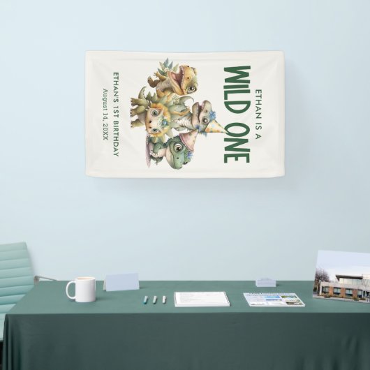 Wild Een Schattigee Dinosaurus Eerste Verjaardagsf Spandoek (Beurs)