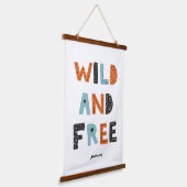 Wild en vrij | Doodle Letters Hangend Wandkleed (Gebogen)