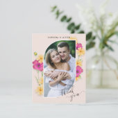 Wild Floral Meadow Bruiloft Foto Bedankkaart (Staand voorkant)