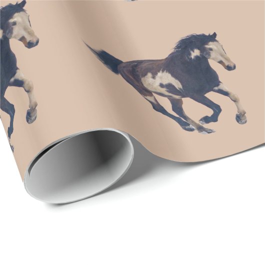 Wild Galloping Pinto American Paint Horse Cadeaupapier (Rol Hoek)