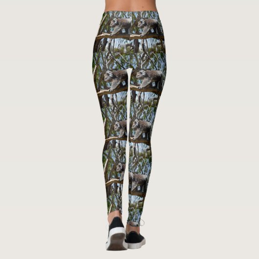 Wild Koala Beer loopt op een boomafdeling, Leggings (Achterkant)