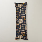 Wild Mushrooms on graphite black Lichaamskussen (Achterkant (Verticaal))