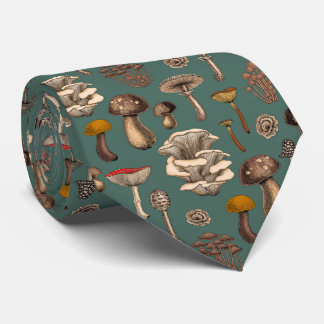 Wild Mushrooms on pine green Stropdas
