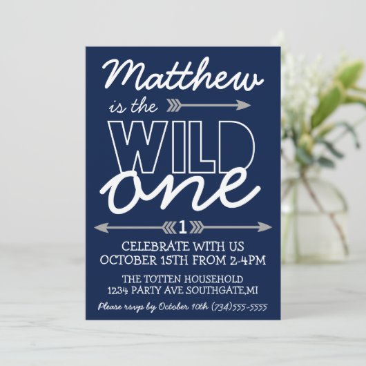 Wild One First Birthday Invitation (Debout devant)