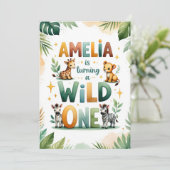 Wild One First Birthday Invitation Card | Amelia (Debout devant)