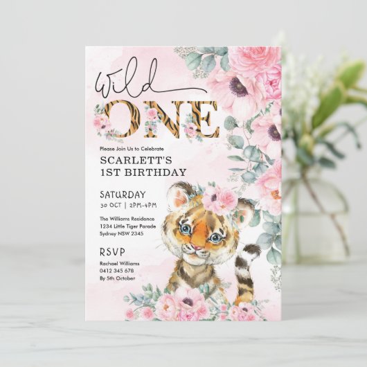 Wild One Little Tiger 1st Birthday Pink Floral Kaart (Staand voorkant)
