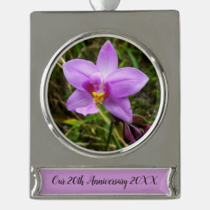 Wild Orchid Paarse Tropische Bloem Verzilverd Banner Ornament