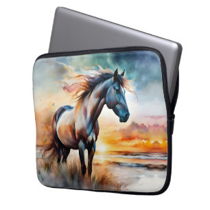 Wild Paard op grasduin bij zonsondergang Laptop Sleeve