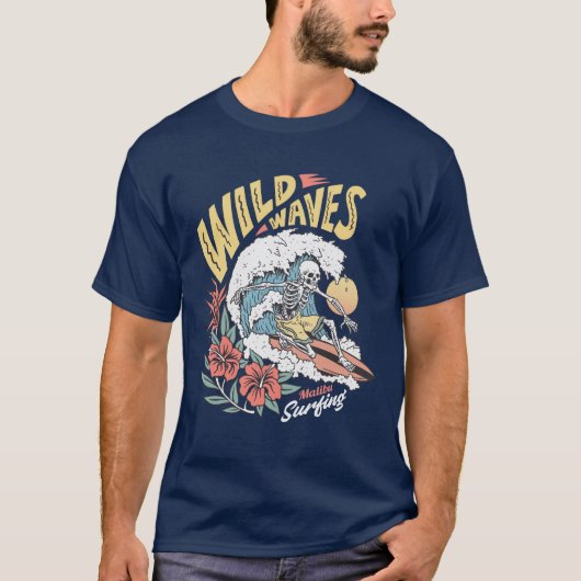 Wild Waves Skeleton op een Surfboard T-shirt (Voorkant)