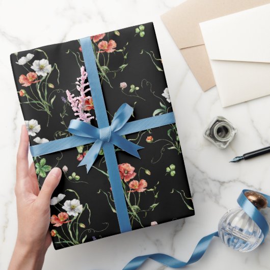 Wildbloemen op zwart cadeaupapier (Geschenken)