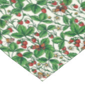 Wilde aardbeien op gebroken wit tafelkleed (Gekanteld)