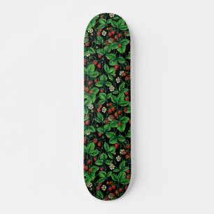 Wilde aardbeien op zwart skateboard