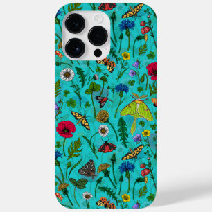 Wilde bloemen en motten op blauwgroen Case-Mate iPhone 14 pro max hoesje