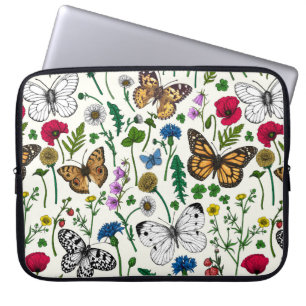 Wilde bloemen en vlinders op wit laptop sleeve