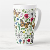 Wilde bloemen en vlinders op wit latte mok (Rechterhoek)