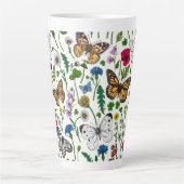 Wilde bloemen en vlinders op wit latte mok (Voorkant)