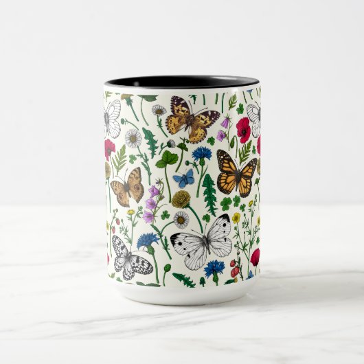Wilde bloemen en vlinders op wit mok (Midden)