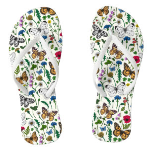 Wilde bloemen en vlinders op wit teenslippers