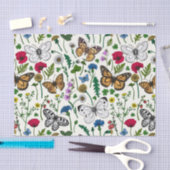 Wilde bloemen en vlinders op wit tissuepapier (Craft)