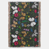 Wilde bloemen en vlinders op zwart deken (Voorkant Verticaal)