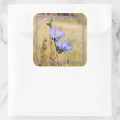 Wilde bloemen in de ochtend vierkante sticker (Tas)