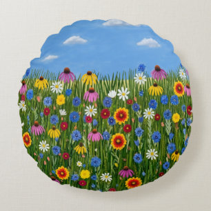 Wilde bloemen met madeliefjes rond kussen