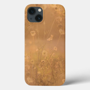 Wilde bloemen met Oranje gloed iPhone 13 Hoesje