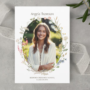 Wilde bloemenkrans foto afstudeeraankondiging kaart