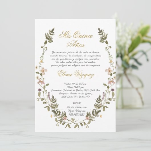 Wilde bloemenkrans Quinceañera uitnodiging (Staand voorkant)