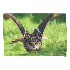 Wilde Eagle Owl in volle vlucht Kussensloop