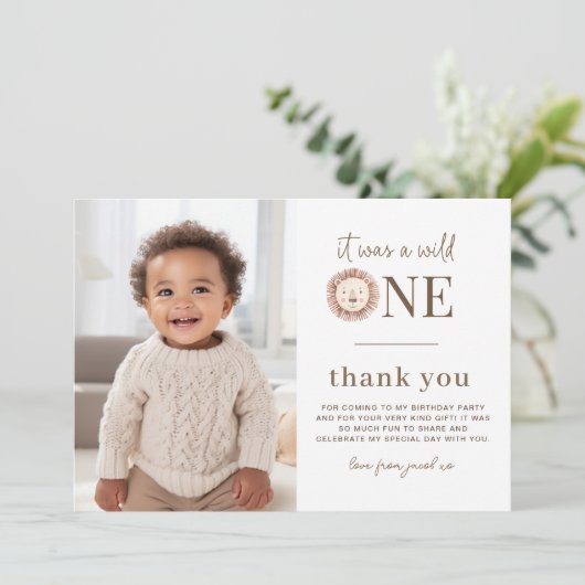 Wilde Eén Leeuw Bedankkaart met Foto's op Achterka Kaart (Staand voorkant)