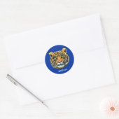Wilde kat op blauw ronde sticker (Envelop)