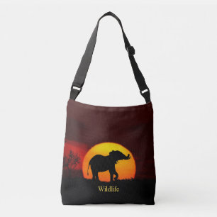 Wilde olifant en zonsopgang op het oerwoud crossbody tas