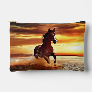 Wilde Paard galoppeert door Surf Etui