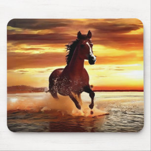 Wilde Paard galoppeert door Surf Muismat
