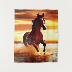 Wilde Paard galoppeert door Surf Wandkleed